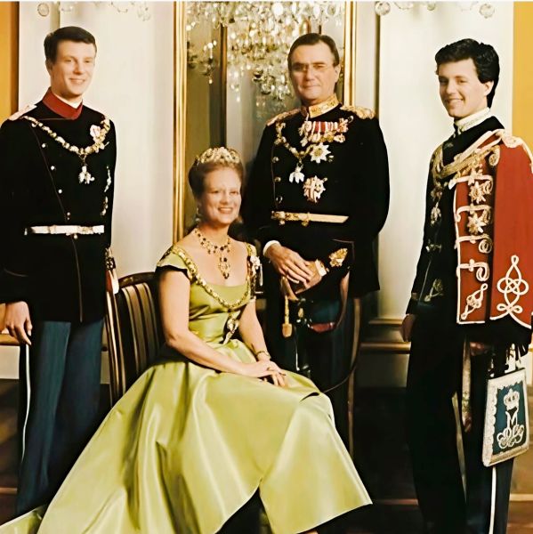Fichier:Famille-royale-Danemark.jpg